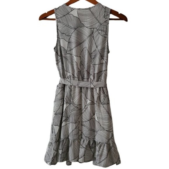 Sienna Sky Women's Leaf Print Surplice Ruffled Short Dress Size Small NWT - Picture 3 of 15